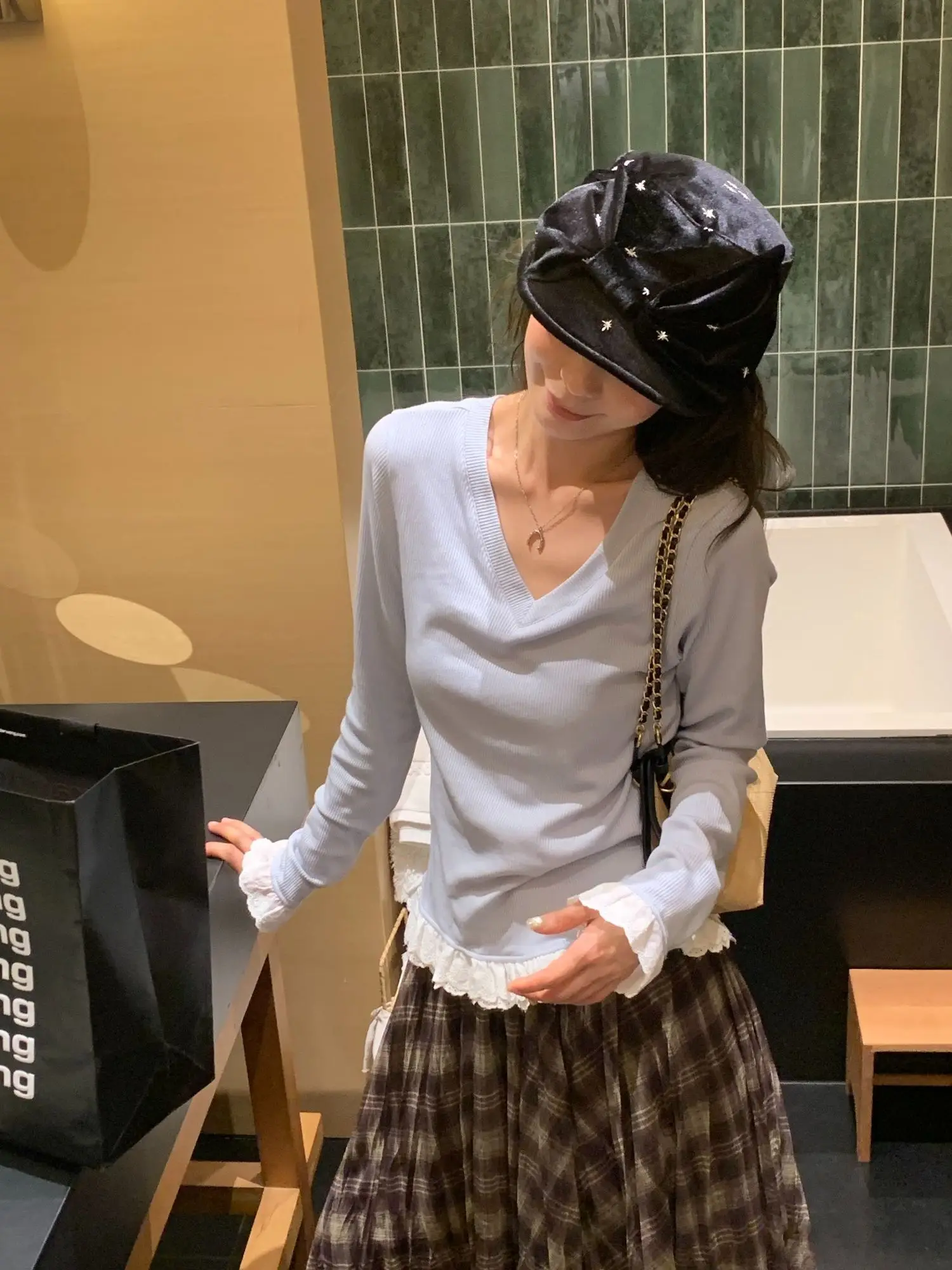 

Cherry Blossom Girl Two-color Korean Style Slim Fit V-neck Elastic Knitted Long Sleeve Women's Top Fashionable Casual Wear