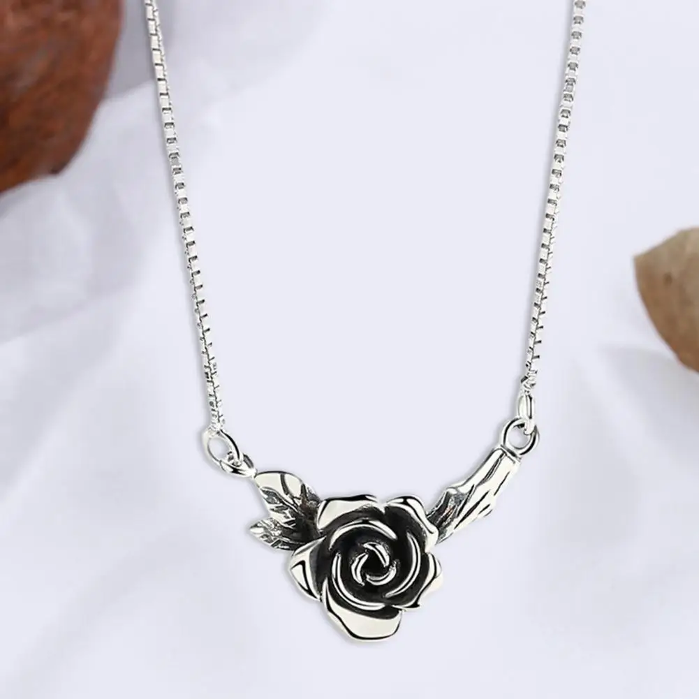 Stylish Lightweight Women Dating Necklace Clear Texture Pendant Necklace Smooth Edge Rose Pendant Necklace Women Gift