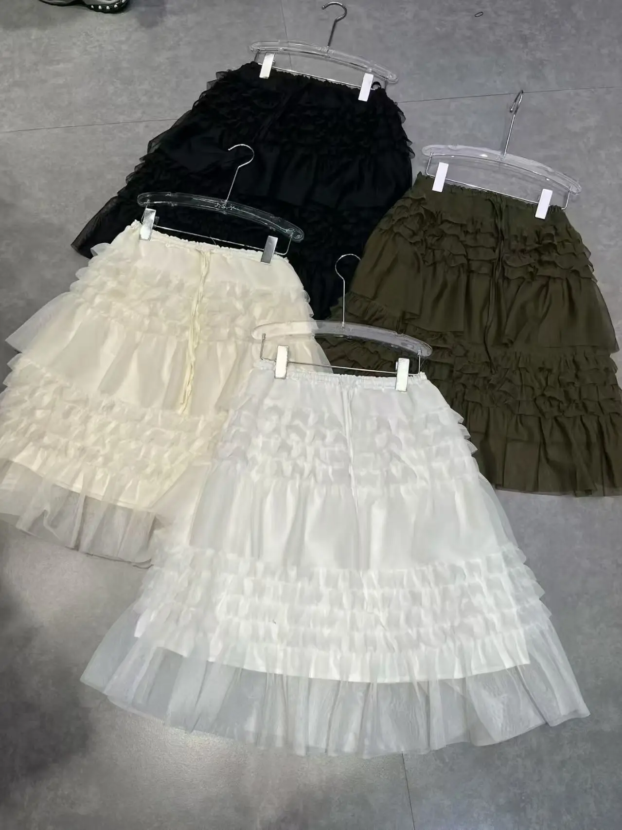 

Женская пышная плиссированная юбка миди с кружевной отделкой и эластичной талией Gentle Wind, весна 2026