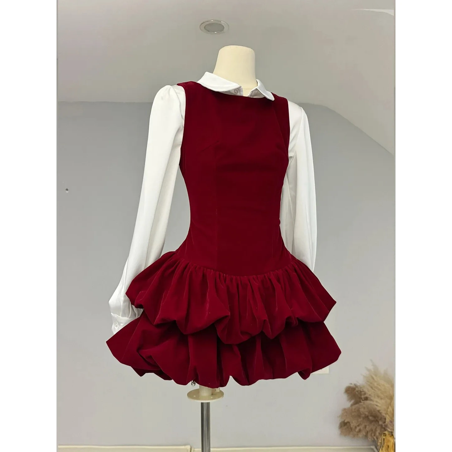 

Red Sleeveless Vest Dress Set Women's New Year's Robe High-End Feeling Shirt Small Flower Bud Skirt Korean Style Commute