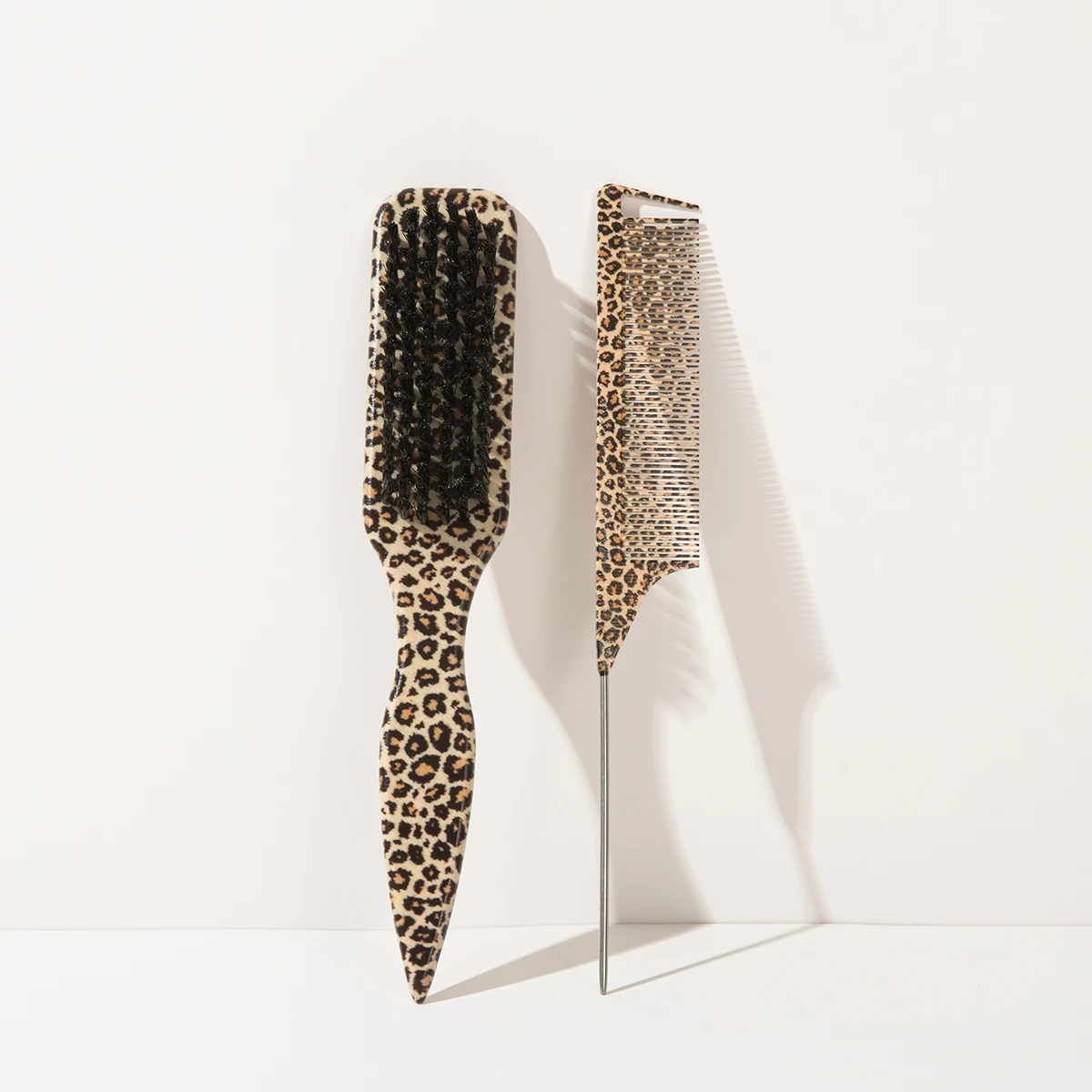 2 Pcs of Leopard-Print Pointed-Tail Styling Combs. The Wide Rat-Tail Design Enables Precise Sectioning!