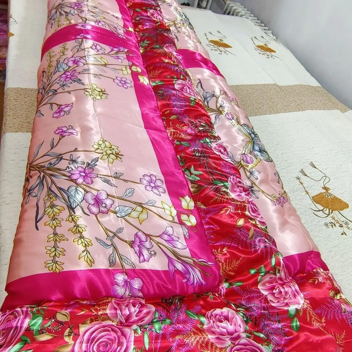 

No cotton filling Glossy satin silk cover with single-sided zipper Ice cool floral print bedspread home bedding