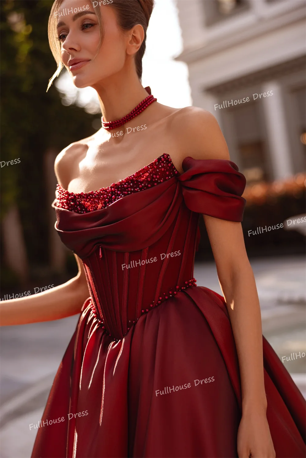 ชุดราตรีงานพรอมแบบสั่งตัดสุดหรู ทรงเอไลน์ ประดับลูกปัดมุก สายเดี่ยว ผ้าจับจีบยาวลากพื้น ผูกเชือกด้านหลัง พร้อมชายกระโปรง