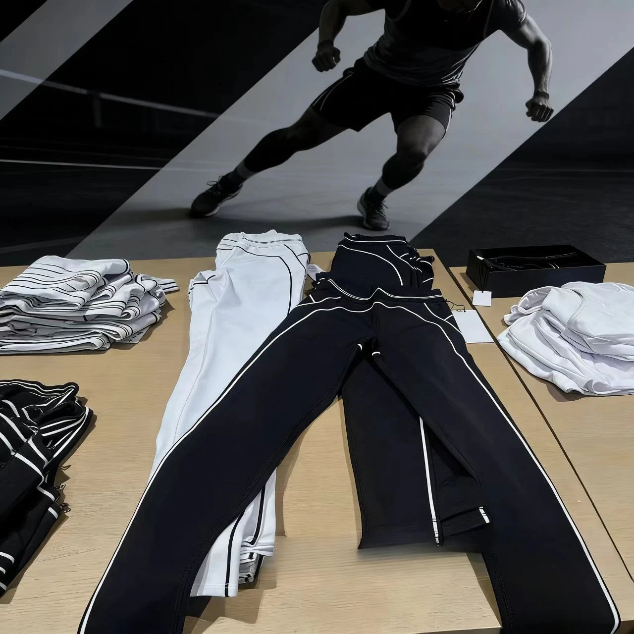 

Женский комплект для йоги и фитнеса: дышащий, влагоотводящий, эластичный, легкий, из двух частей, для бега, с леггинсами Heart Throb