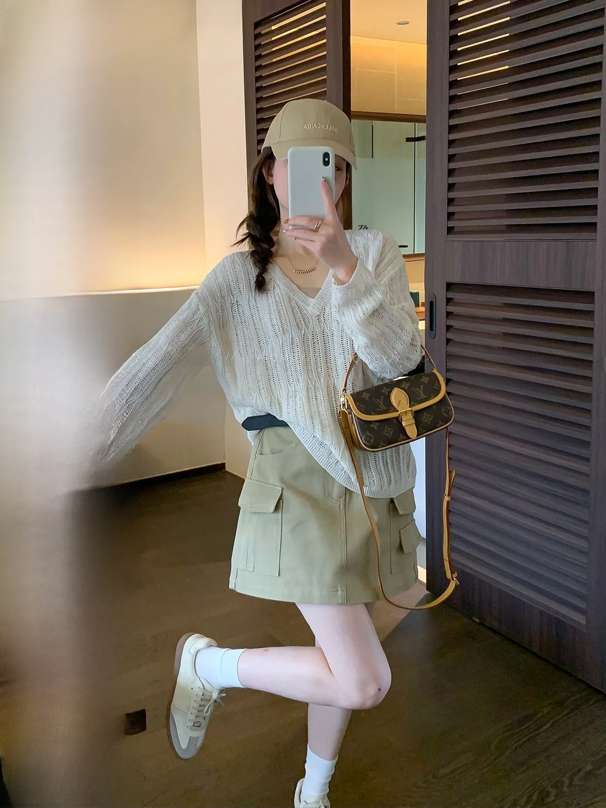 

Блестящий ажурный вязаный свитер с длинным рукавом и V-образным вырезом, женский свободный топ, весна 2026, новый дизайн, модный стиль Love Devil Fish