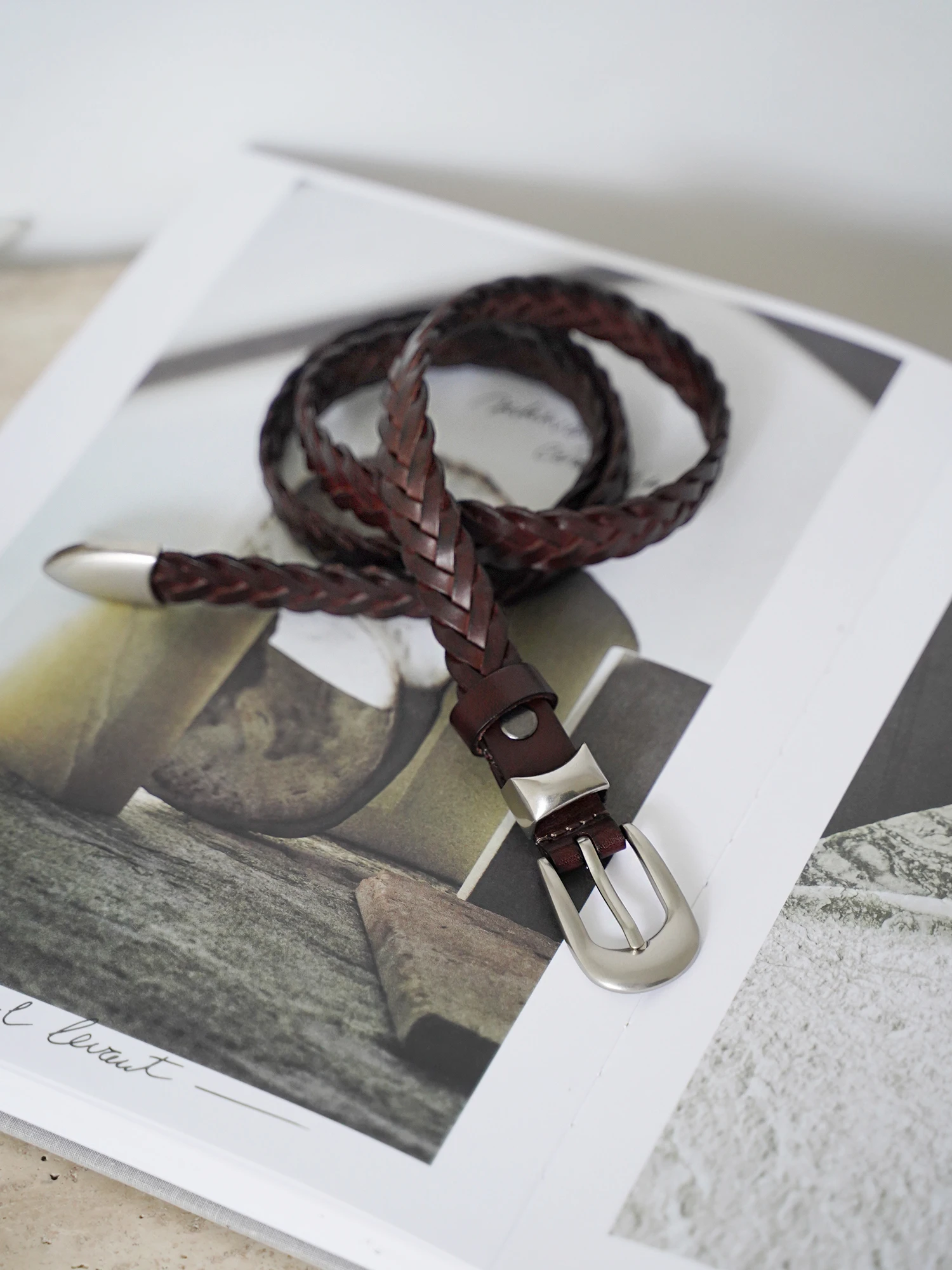 デザイナーヘビーメタル織り革ベルト-ユニセックス-トップレイヤー牛革ベルト-若者向けファッションアクセサリー-中国製