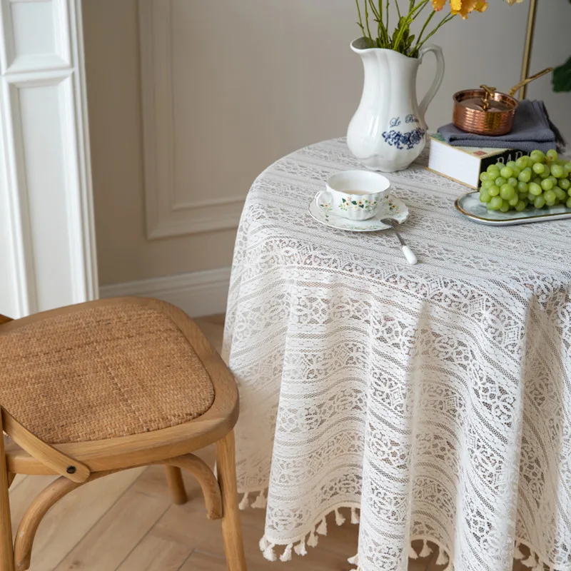 ภาษาฝรั่งเศสคําสวนโครเชต์พู่ตารางผ้า Beige Hollow Out ผ้าปูโต๊ะโพลีเอสเตอร์พื้นหลังผ้าตกแต่งตาราง