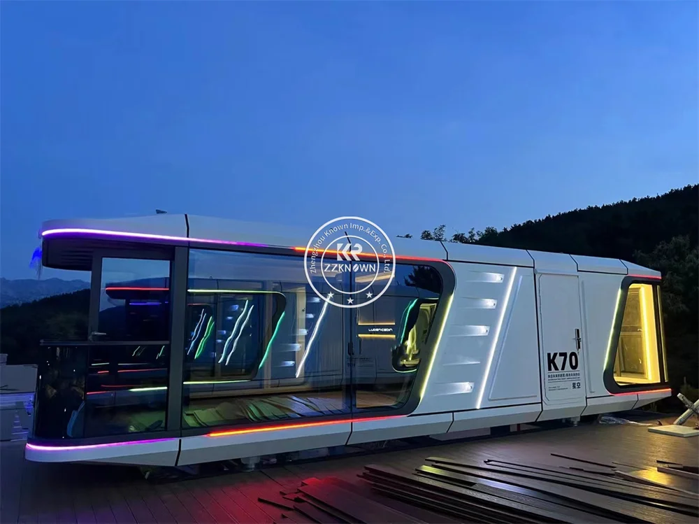 High-Performance Insulated Prefab Capsule Home Space-Optimized Prefabricated Mobile Luxury Capsule House for Resort Living