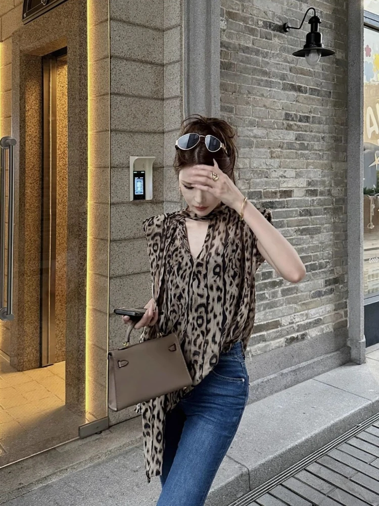 Chic French Vintage Leopard Print Sleeveless Chiffon Blouse Bow Tie Loose Summer New Slimming Stylish Women's Apparel