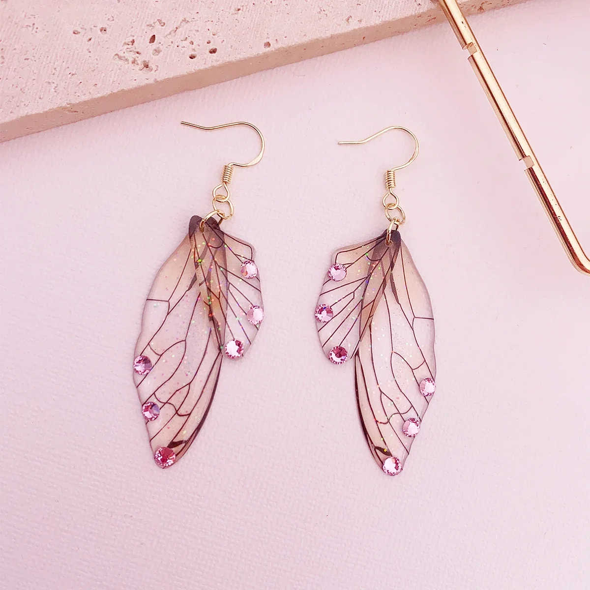 Minar Fairy Clear Gradient Color Resin Wings Dangle Earrings für Damen Großhandel Kupfer Strass Schmetterlingsanhänger Ohrring