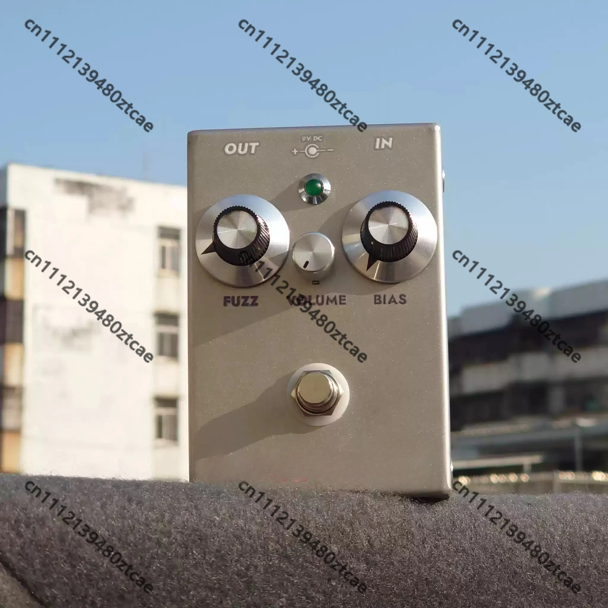 Replaceable Transistor Analog Fuzz Pedal Vintage Warm Mid Tone Effects Device for Guitar Studio Live Performance
