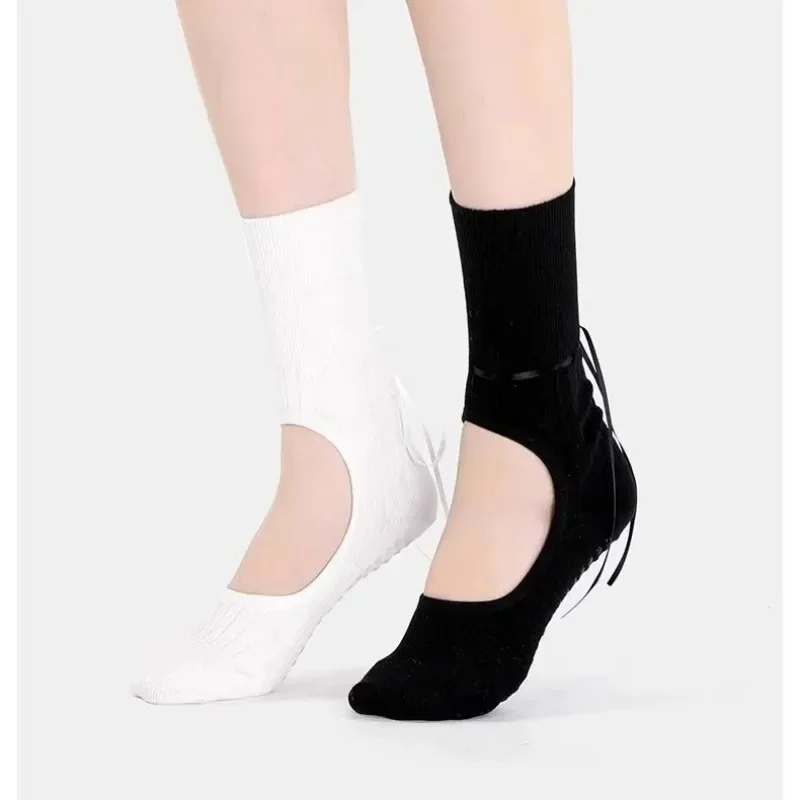Neue Fitness-Yoga-Socken für Damen, rutschfeste Sportsocken, Baumwollband, weich, atmungsaktiv, modisch, trendige Mittelrohr-Socken