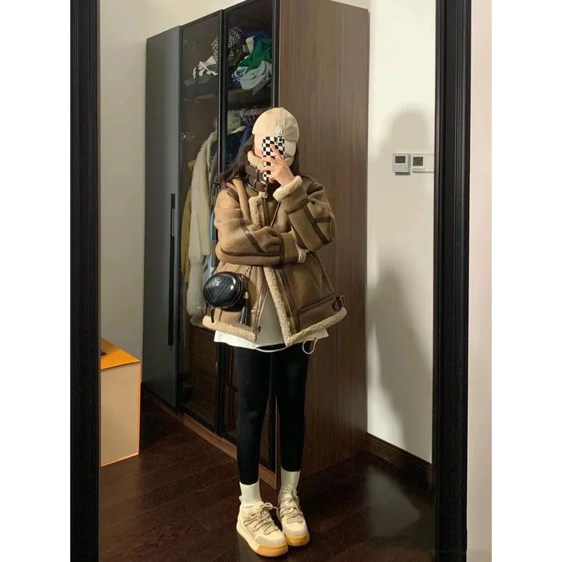 เสื้อโค้ทหนังแท้บุขนสำหรับผู้หญิง ไซส์เล็ก รุ่นใหม่ สำหรับฤดูใบไม้ร่วงและฤดูหนาว ให้ความรู้สึกหรูหรา