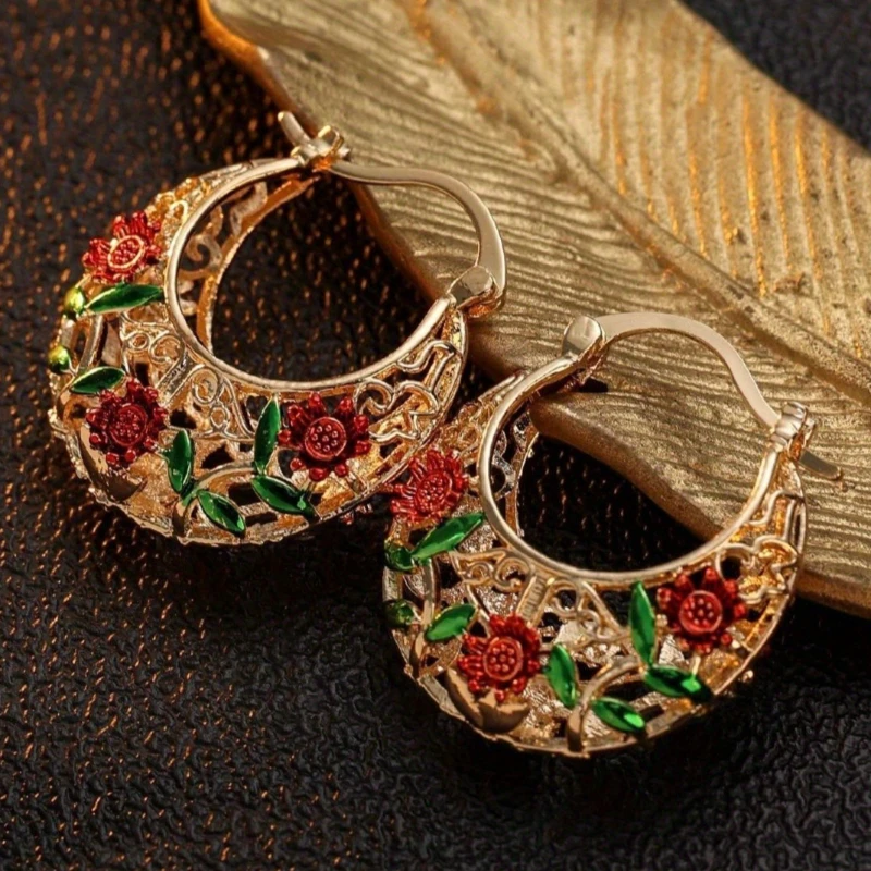 French-Style Hollowed-Out Red Rose and Green Leaf Embellished Ladies' Pendant Earrings Are Suitable for Banquets and Weddings.