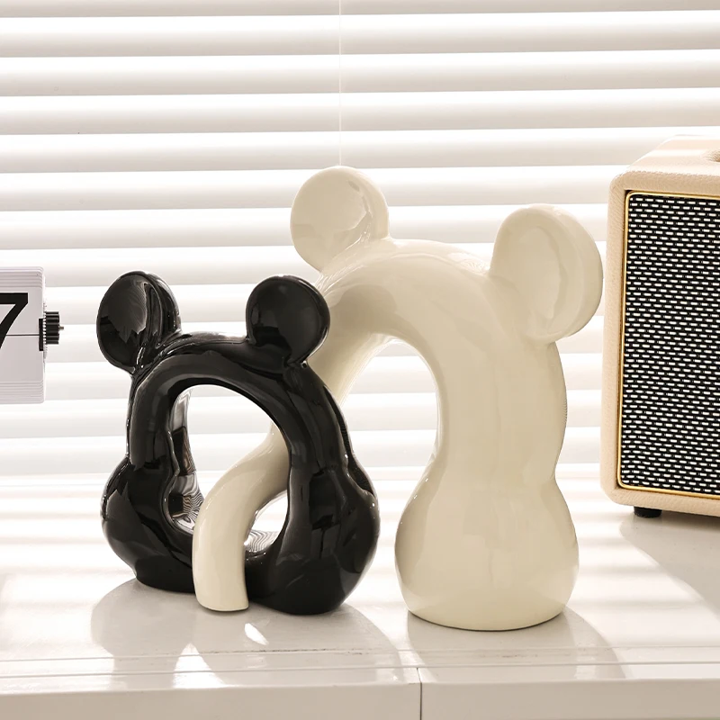 

Creative Ceramics, Light Luxury Art Decorations, High-end Living Room TV Cabinets, Wine Cabinets, Foyer Home Decor, Vases