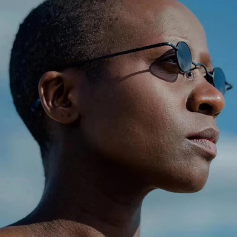Kleine runde Sonnenbrille für Damen, Retro-Trend, breiter Brückenrahmen, Markendesigner, Punk-Sonnenbrille, Steampunk-Vintage-Brille, Schwarz