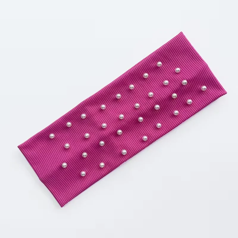 Perlenähnliche Haaraccessoires und Haarbänder in eleganten, einfarbigen Designs mit perlenähnlichen Verzierungen. – Detail 6