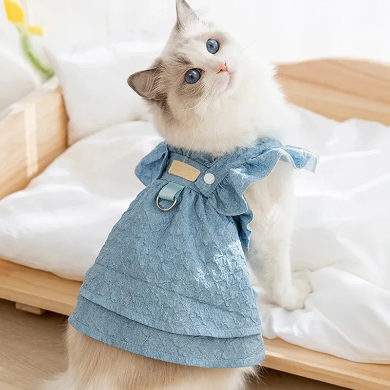 تنورة بحمالات للكلاب قابلة للتنفس وأكمام طائرة من قماش الدنيم ملابس صيفية للحيوانات الأليفة مع حلقة على شكل حرف D للجرو