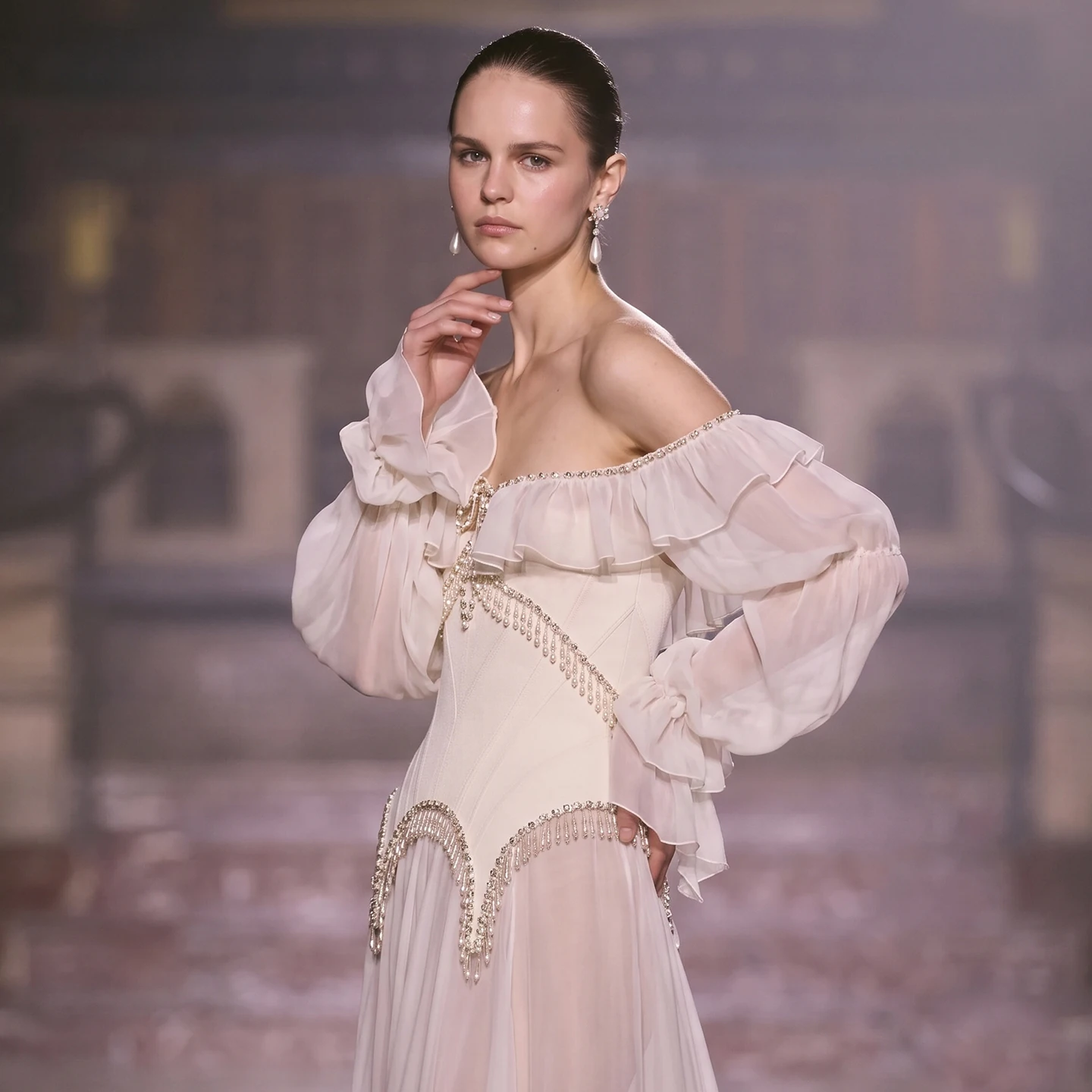 Sharon Said Luxuriöses Perlenrosa Abendkleid, schulterfrei, mit Rüschen, langen Ärmeln, Quasten, Chiffon, A-Linie, formelles Partykleid SS412, maßgeschneidert – Detail 5