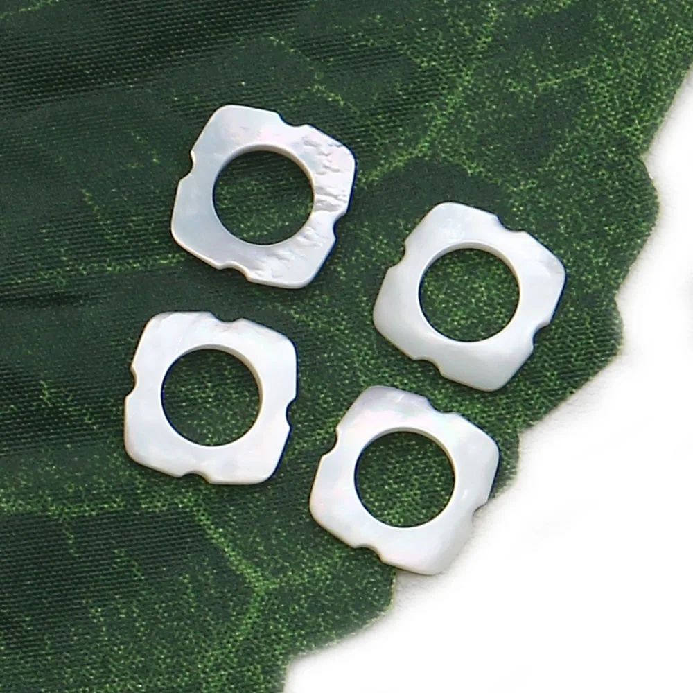 10x10 مللي متر مربع مياه البحر الطبيعية الأبيض قذيفة كبيرة حفرة الخرز شقة مصقول قلادة بسيطة القرط صنع المجوهرات الإكسسوارات 2 قطعة