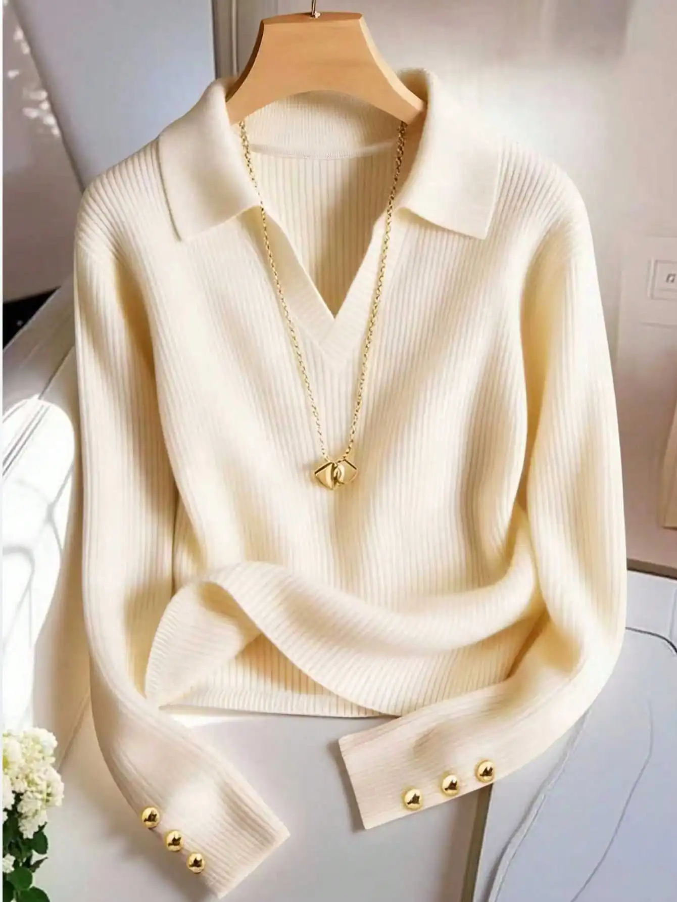 

Кремовый трикотажный топ с воротником-поло, золотыми пуговицами, элегантный, с длинным рукавом, больших размеров