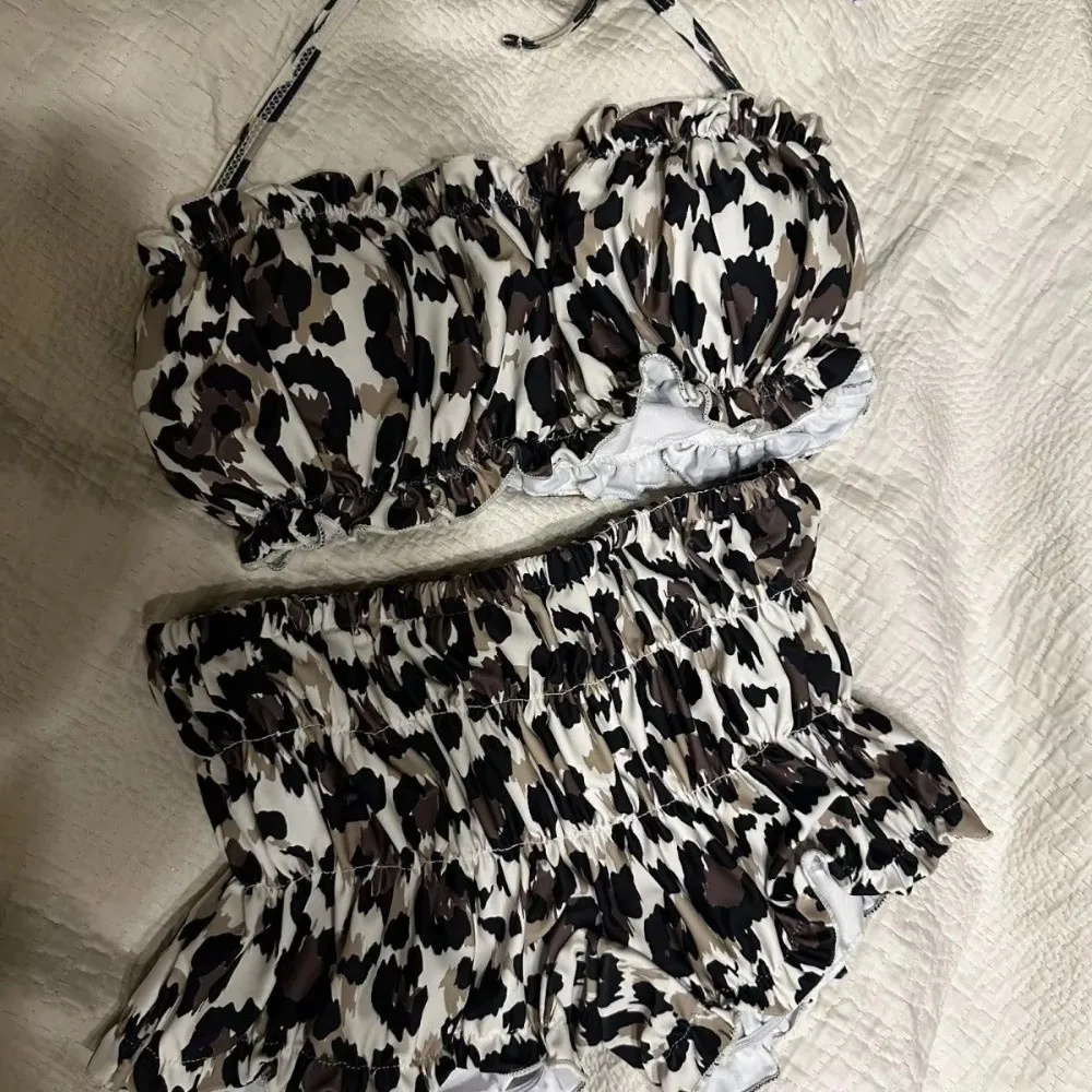 Traje de baño vintage con cuello y estampado leopardo - imagen 4