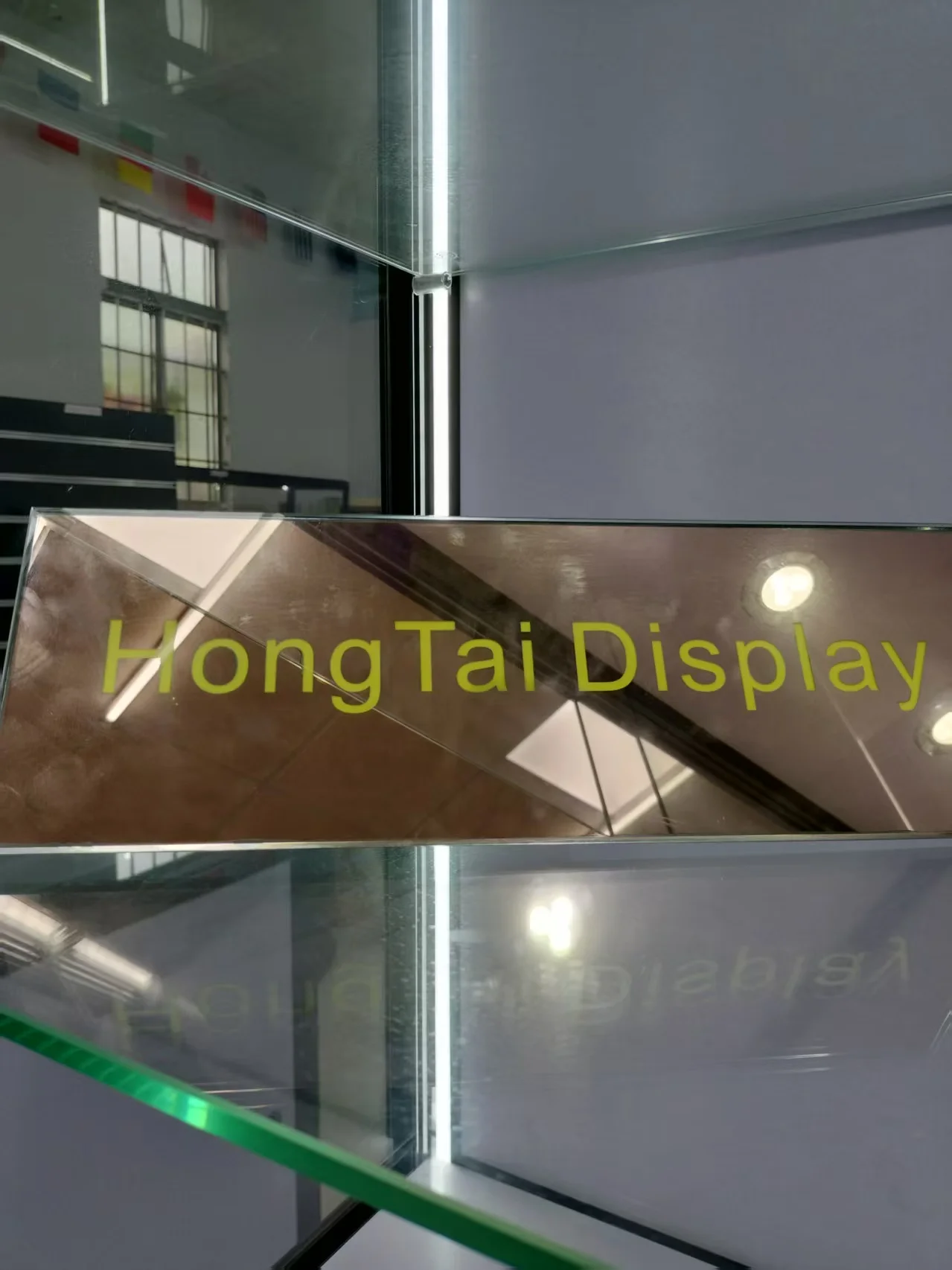 Custom.Popular Latest Modern Designed Wall Cabinet Smoke Shop Display Multi Color Light Retail Shop Display for High Showcase