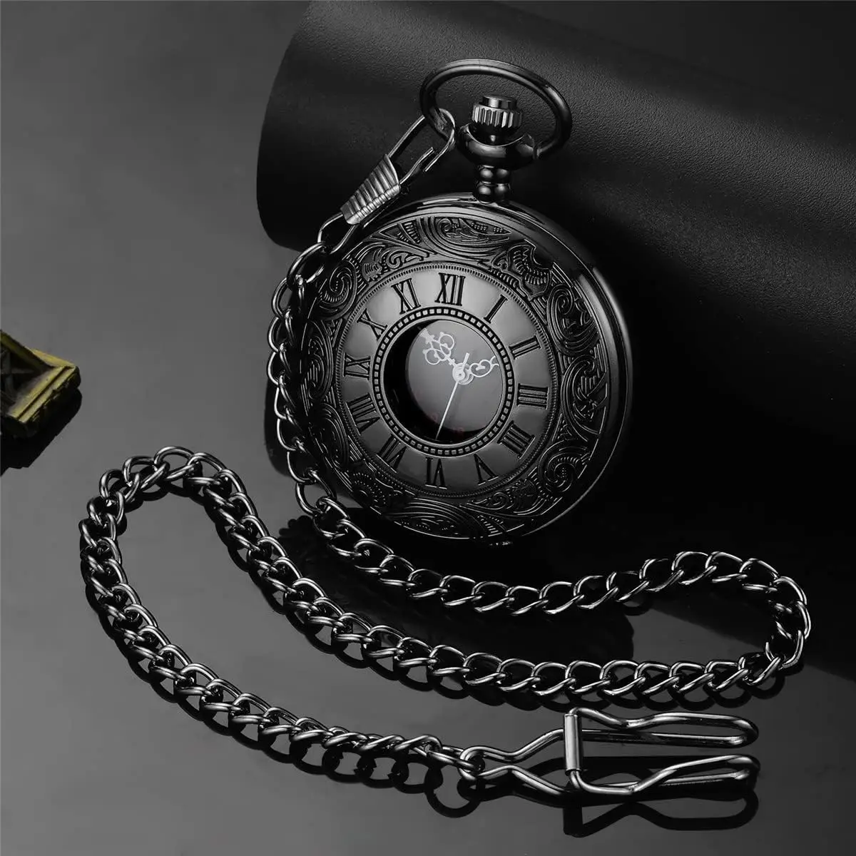 Vintage Pocket Watch for Men Roman Numerals Scale Quartz Pocket Watches with Chain for Xmas Fathers Day Gift