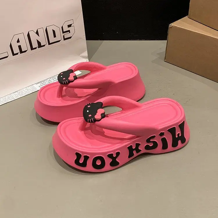 Klapki damskie Y2k Cartoon Hello Kitty na lato Sanrio Kawaii Anime Antypoślizgowe buty EVA Domowe sandały Dziewczęce buty na grubej podeszwie dla studentek