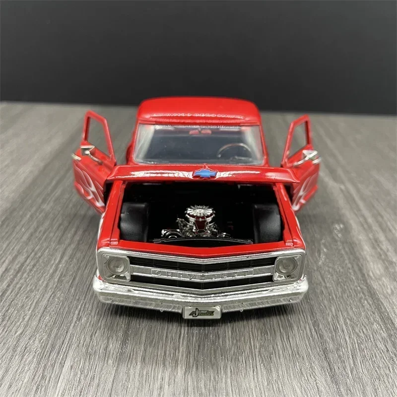 Jada 1:24 1969 Chevrolet C10 STEPSIDE High Simulation Diecast Car Metal Alloy Model Car decoration display collection gifts