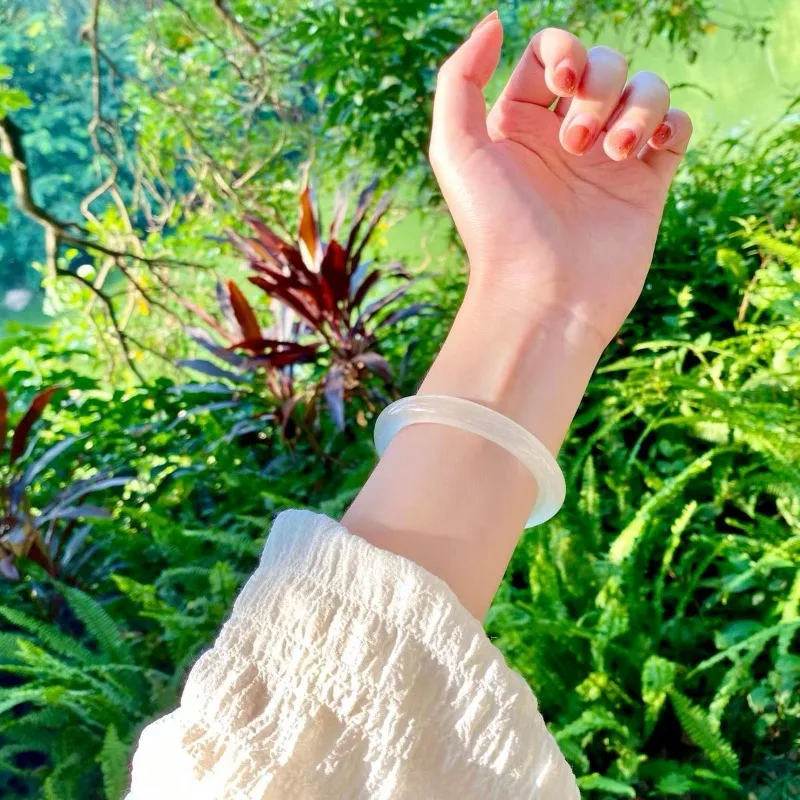 

Quartzite jade transparent white jade women's bracelet, daily versatile model
