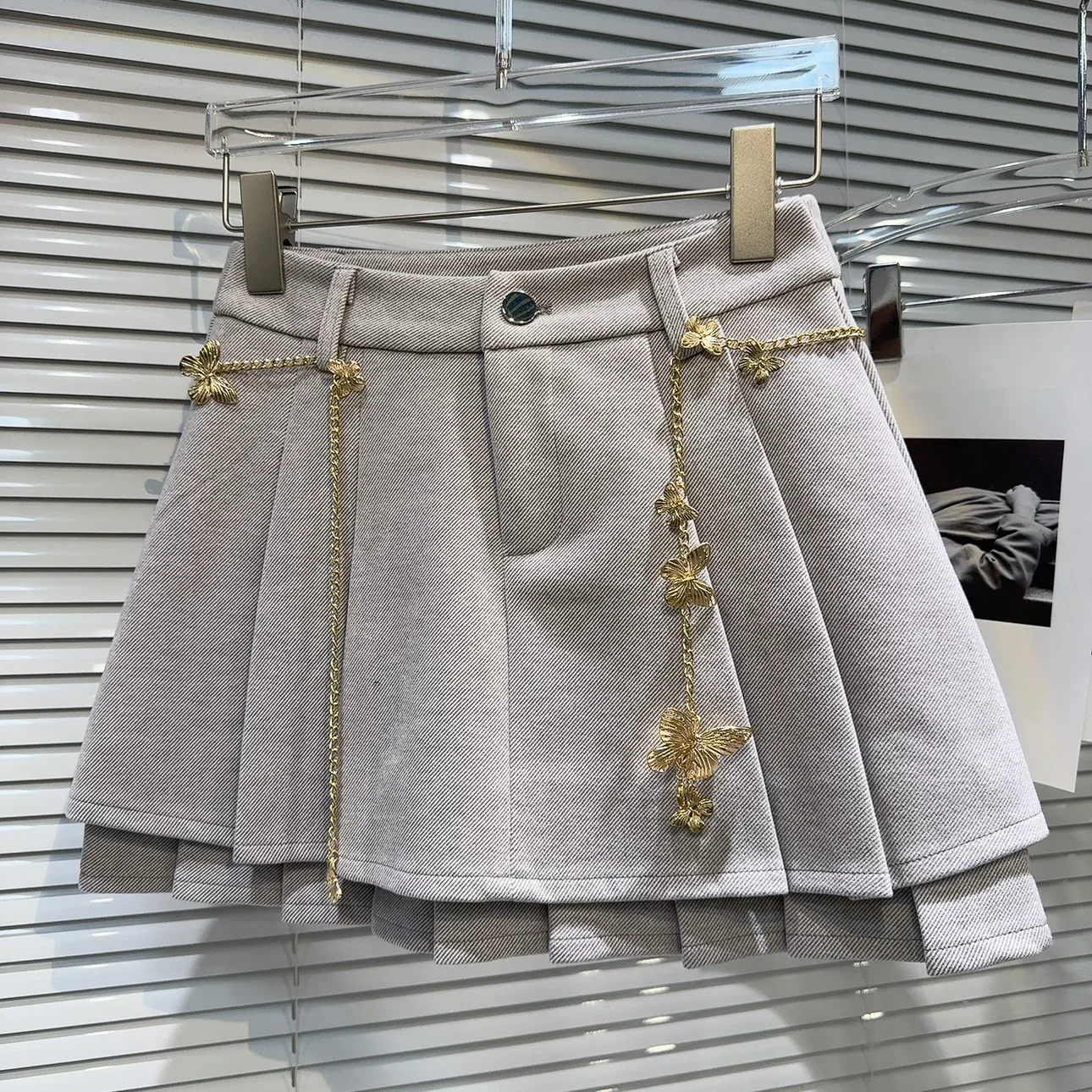 Autumn and Winter New Chic Metal Butterfly Waist Chain Woolen Skirt High Waist Fashion Versatile Pleated Skirt A-line Mini Skirt