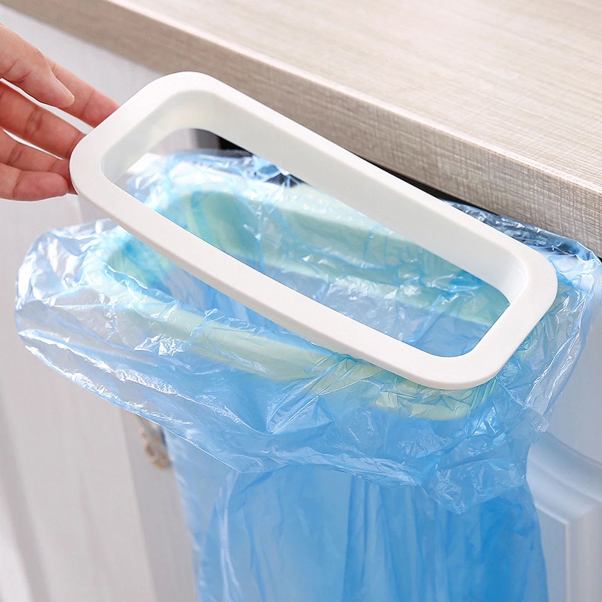

Hanging Trash Bag Rack Garbage Bags Holder Over Cabinet Door Plastic Bag Storage Shelf Strong Load-Bearing No Perforation