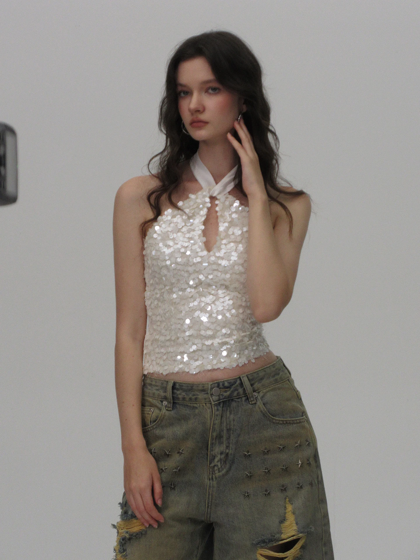 

AE30 SAIN Sequin Hollow Structure Top Knot Tie Splice Hanging Neck Slimming Date Vest Women's Fashion Polyester Material