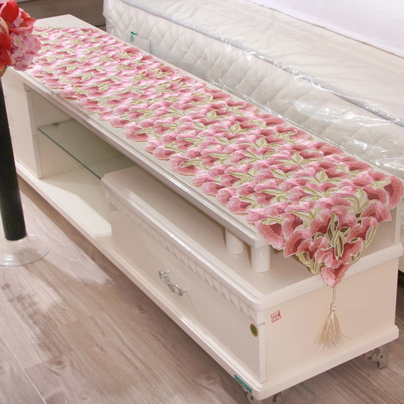 High Quality Modern Minimalist Style Home Dining Room Table Runner Rectangle Pink Embroidered Holiday Decoration Table Runner