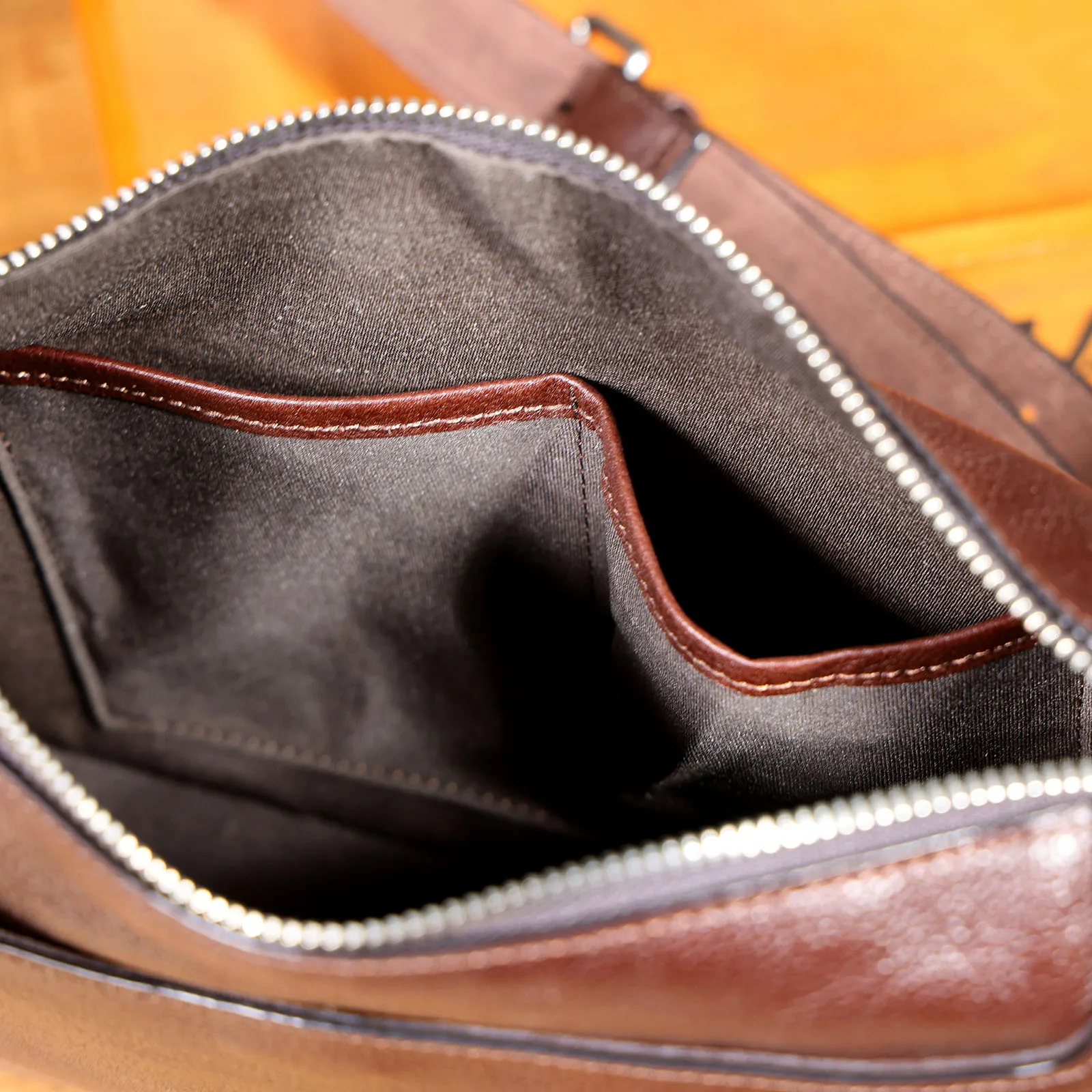 Echte Leder-Umhängetasche für Herren, Unisex, einfache Rindsledertasche, oberste Schicht pflanzlich gegerbtes Leder, modisch und lässig – Detail 15
