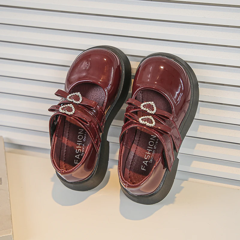 2025 موضة جديدة أنيقة فتاة الأميرة أحذية تنوعا الاطفال السببية ماري جين أحذية لامعة عدم الانزلاق الأطفال أحذية من الجلد