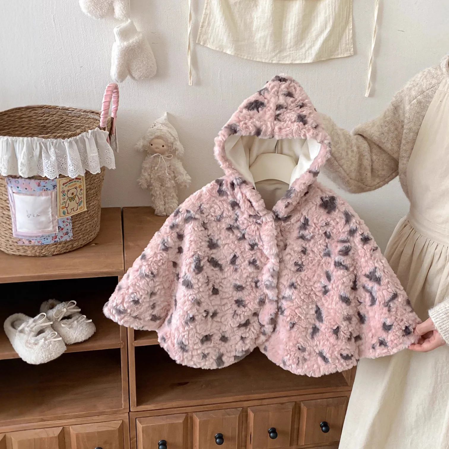 Infant Warm Shawl Toddler Clothes 2025 Winter New Baby Girl Leopard Print Hooded Coat Plus Velvet Thick Girls Cloak Cardigan