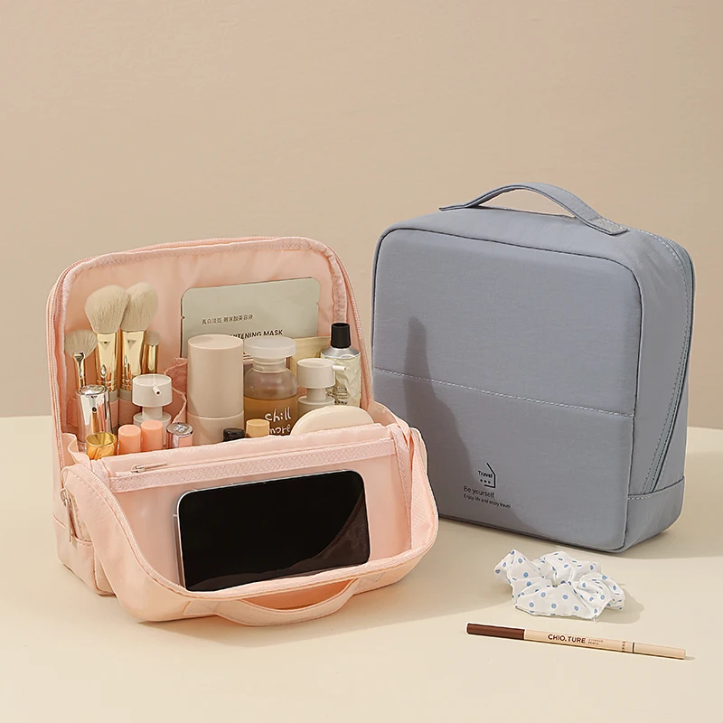 The Structured Taslan Makeup Bag Is a Travel Storage Essential for the Sophisticated Girl. Made from Taslan Fabric, It Is Not Easily Deformed, and the Large-Capacity Partition Design Allows for Organized Storage. The Top Handle Design Is Portable and Labor-Saving, and the Macaron Color Scheme Is Gentle and Aesthetically Pleasing. Whether for Daily Commuting, Short Trips, or Business Trips, It Keeps Your Beauty Essentials Organized and Tidy, Offering Both Style and Practicality.