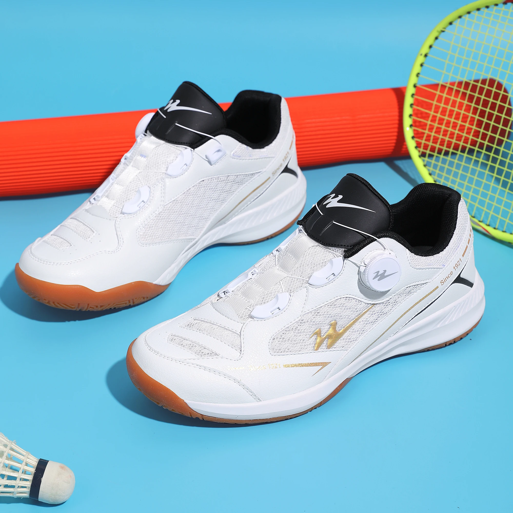 2026 Nueva marca de zapatos de bádminton, zapatos de voleibol profesionales para jóvenes, zapatos de tenis de mesa ligeros y transpirables para niños