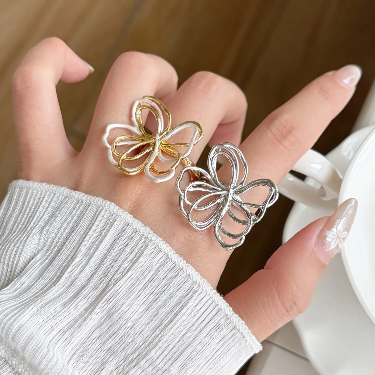 Hollow Line Art Flower Open Ring Adjustable Floral Statement Ring Minimalist Abstract Petal Ring Women Fashion Jewelry