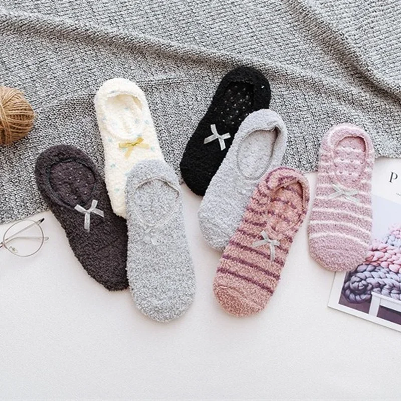 Antypoślizgowe skarpety podłogowe Damskie jesienno-zimowe koralowe skarpety polarowe do domu Skarpety podłogowe i do spania Zimowe skarpety do jogi z kokardką
