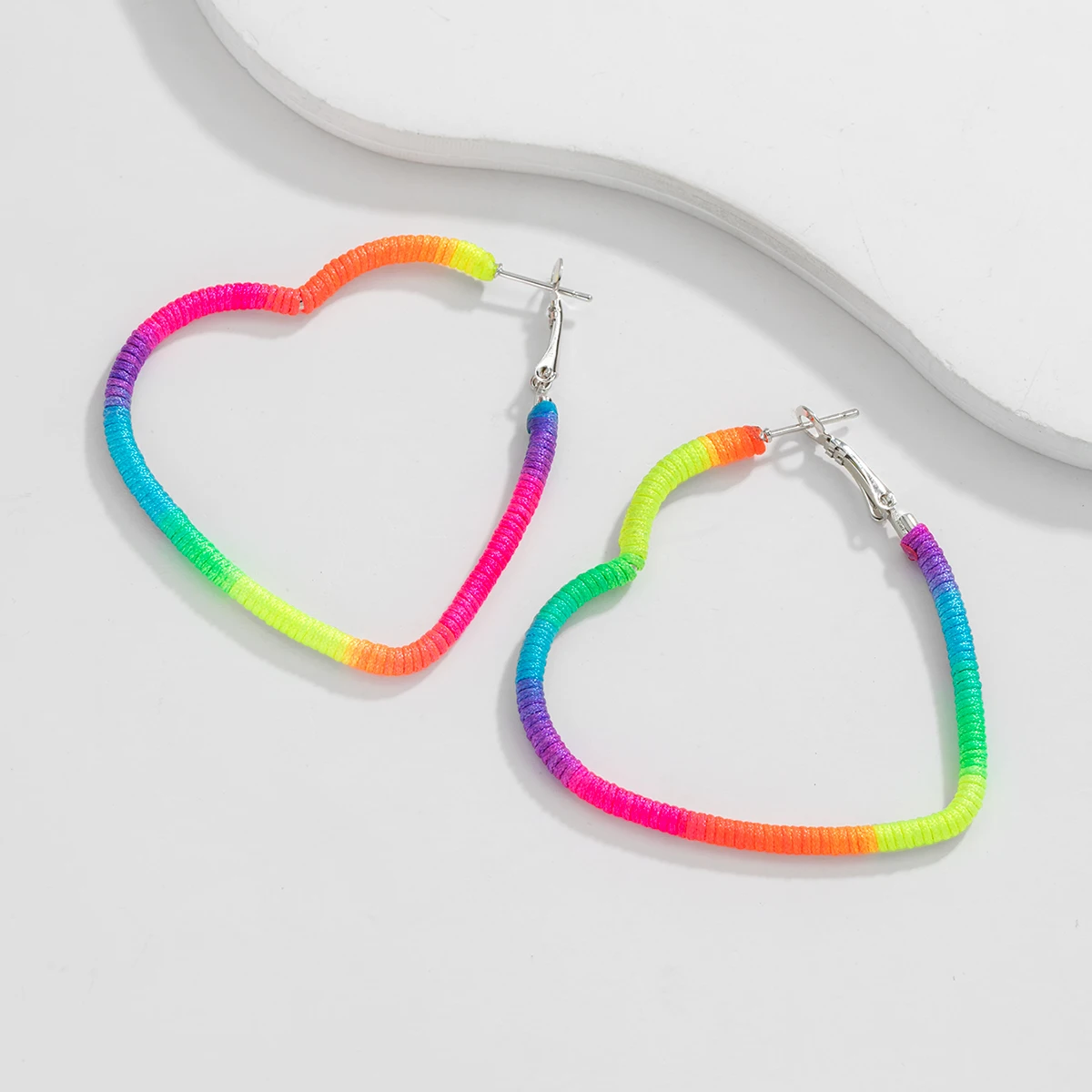 Summer vacation style colorful rope woven circular women\'s earrings
