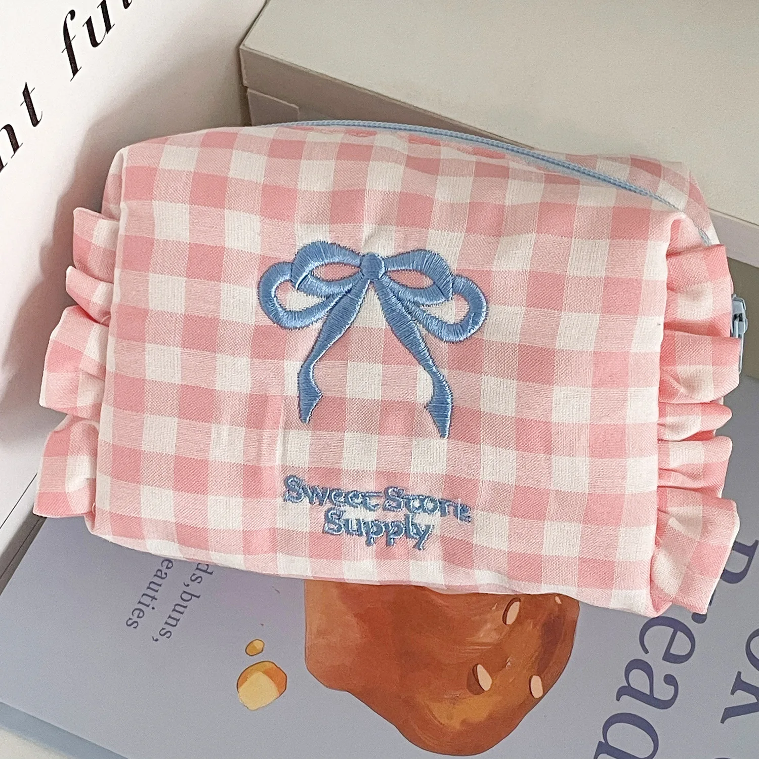 YT Vintage Plaid Ruffle Makeup Bag with Embroidered Bow and Ruffled Edge, Large Capacity Storage Bag for Students, Toiletry Bag