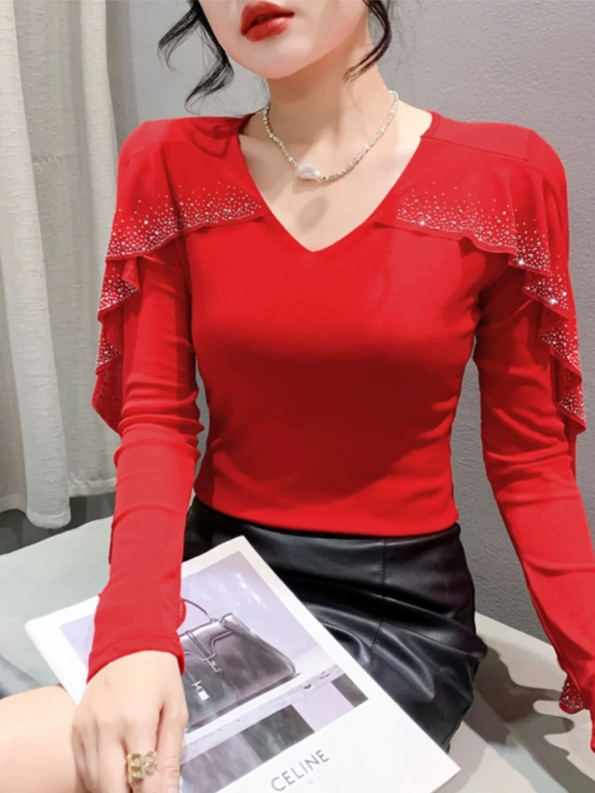 

Женская футболка Ele Me с кружевной отделкой, длинная све, V-Ne, весна-осень 2024, сексуальный ажурный топ с бриллиантами, украшенная основа irt