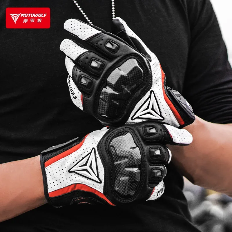 Motorcycle gloves made of carbon fiber for autumn and winter riders, equipped with anti fall and warm all finger protection