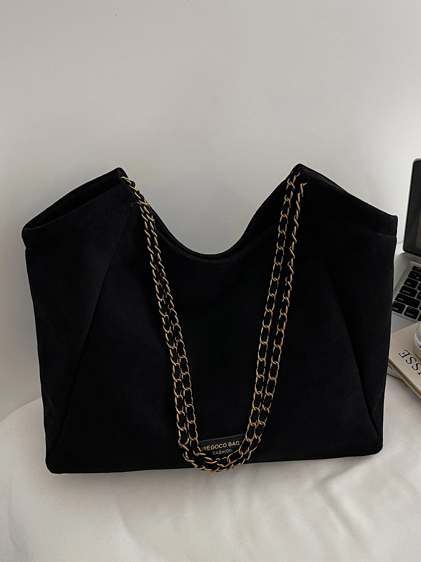 

Модная однотонная сумка-тоут с цепочкой, большая вместительная сумка для поездок на работу, мягкая сумка из искусственной кожи на одно плечо для молодежи, стильная.