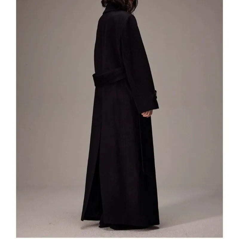 새로운 울 가을 겨울 코트는 루즈하고 고급스러운 두꺼운 더블 브레스티드 울 코트로 날씬해 보입니다.