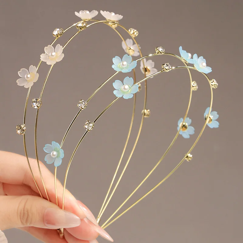 Einfache, doppellagige Haarreifen aus Metall, eleganter Blumen-Haarreif mit Strasssteinen, modischer Damen-Haarreif, Haarstyling-Accessoire. – Detail 1