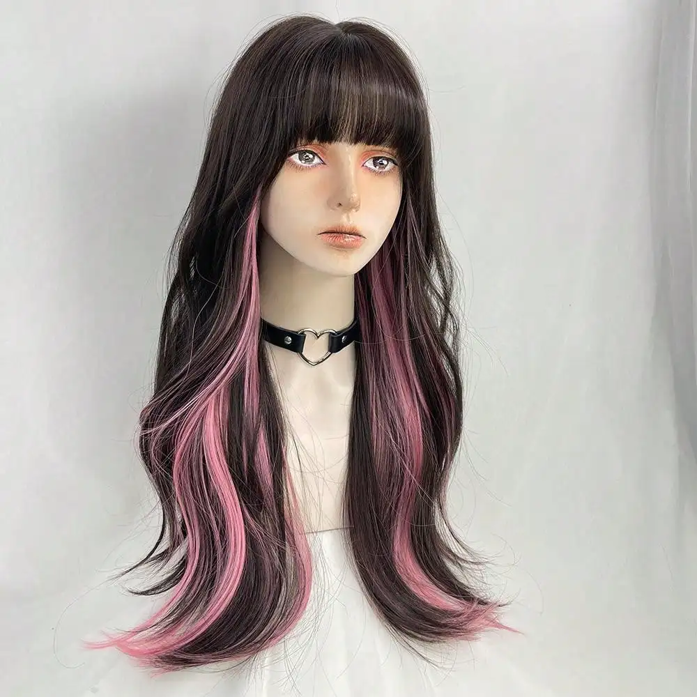 لوليتا طويلة متموجة براون تسليط الضوء على شعر مستعار اصطناعي وردي مع بانج المرأة تأثيري عيد الهالوين عيد الميلاد عادية جلام يبدو